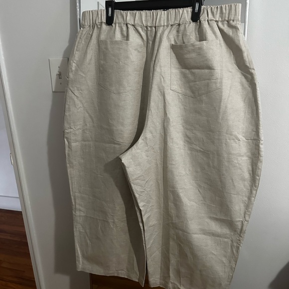 Tradlands “Porch Balloon Pants” in the color canvas. - Picture 4 of 8